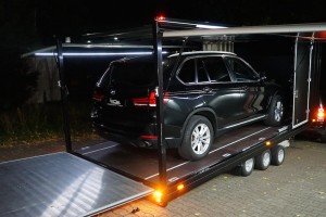 bmw x5 transport anhaenger offen seitenansicht | bos design